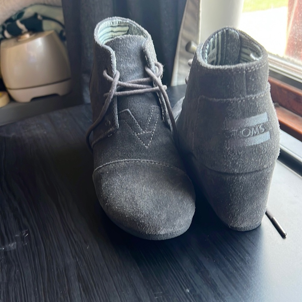 toms booties very cute great condition. size 7